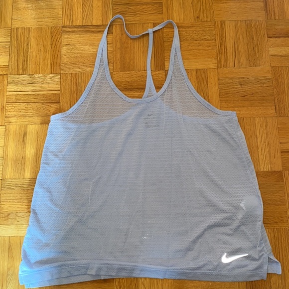 Bundle of 2 Nike workout tops - Picture 2 of 3